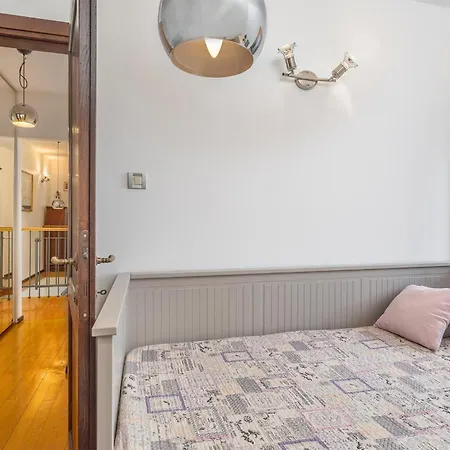 4 Bedroom Cozy In