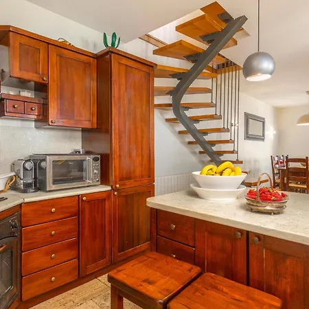 4 Bedroom Cozy In Poljane