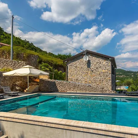 Prázdninový dům 4 Bedroom Cozy In *