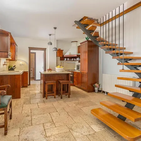 4 Bedroom Cozy In Holiday home