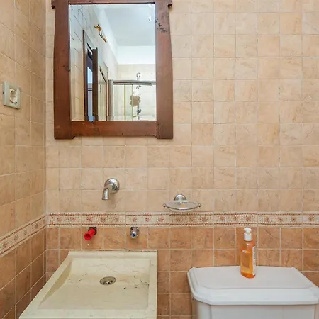 4 Bedroom Cozy In Holiday home Poljane