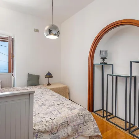 4 Bedroom Cozy In Holiday home Poljane